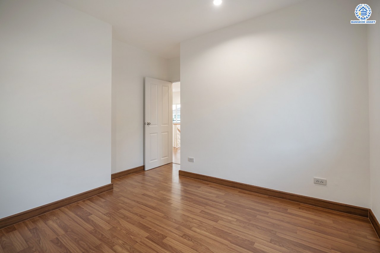 บ้านมือสองตกแต่งใหม่ โครงการ เพอร์เฟคเพลส1 ราชพฤกษ์ คุณภาพแบรนด์ Property Perfect เนื้อที่ 66.2 ตร.ว. ตอบโจทย์ทุกการอยู่อาศัย ฟังก์ชัน 3 ห้องนอน 3 ห้องน้ำ 2 ที่จอดรถ บนทำเลติดถนนราชพฤกษ์ ใกล้วงเวียนพระราม5 รถไฟฟ้าสายสีม่วง "สถานีบางรักน้อยท่าอิฐ" และจุดขึ้นทางด่วน "กาญจนาภิเษก"